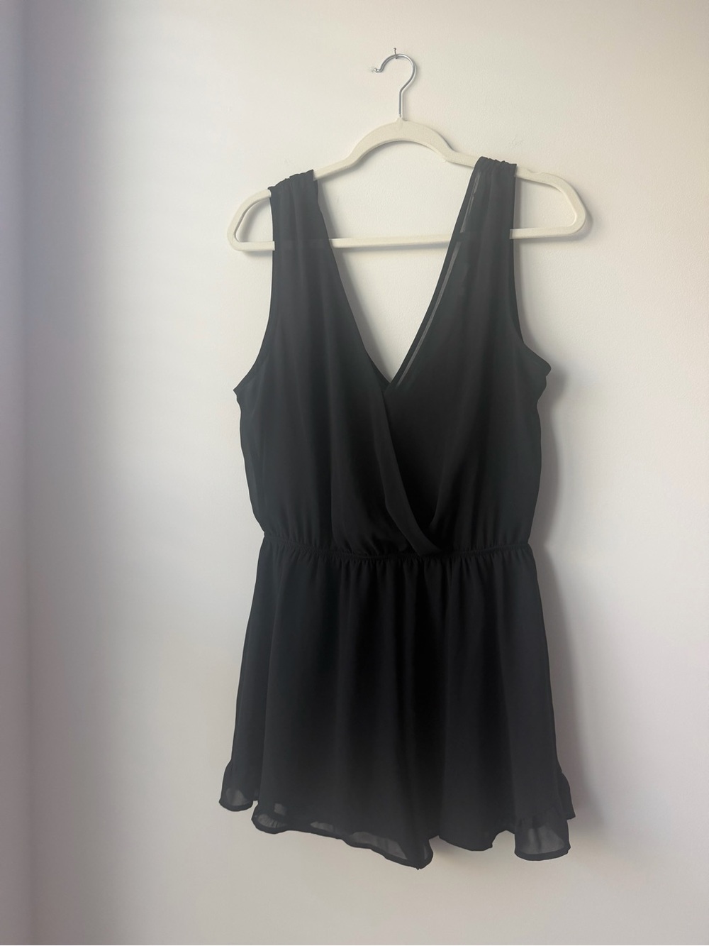 Astr Black Sleeveless V-Neck Mini Dress Romper